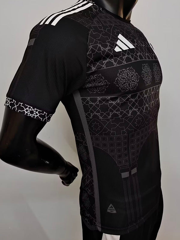 Maillot d'entraînement Algérie 24-25, édition spéciale noire, version joueur, n° A33