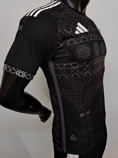 Maillot d'entraînement Algérie 24-25, édition spéciale noire, version joueur, n° A33